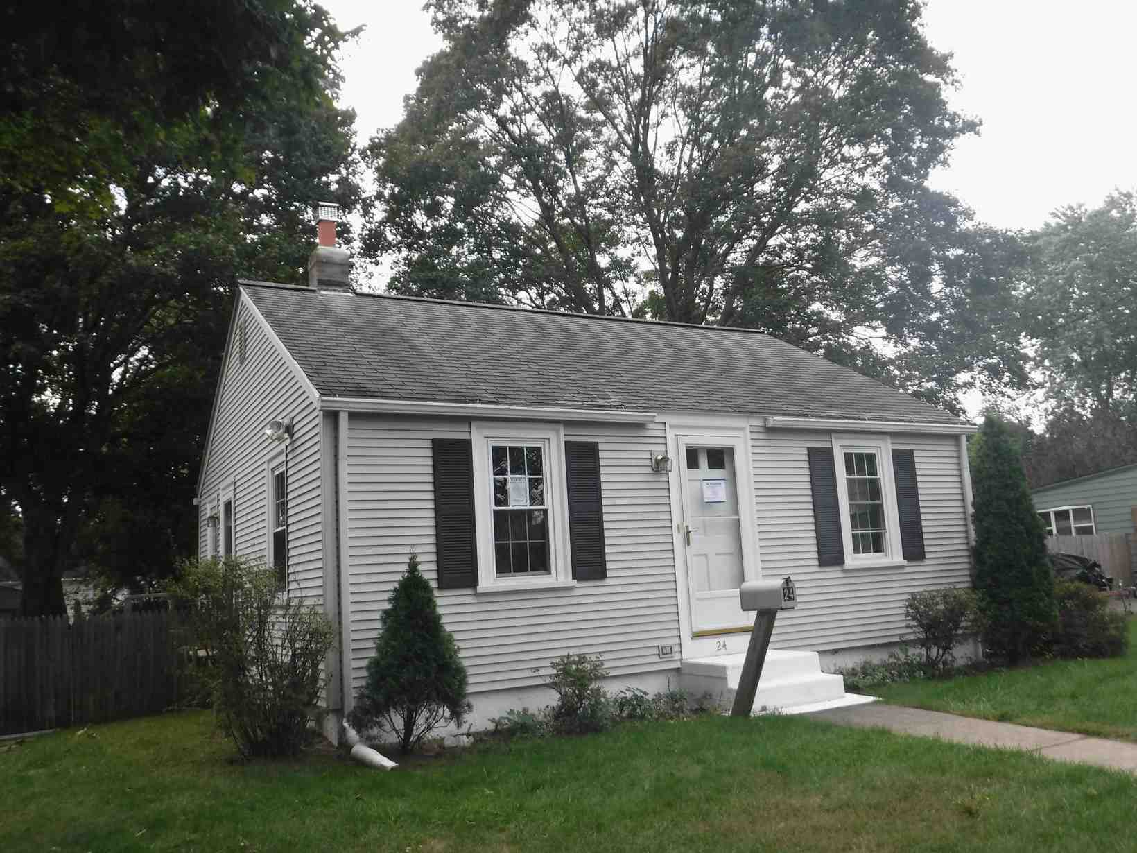 24 Largo RdWarwick, RI, 02888Kent County