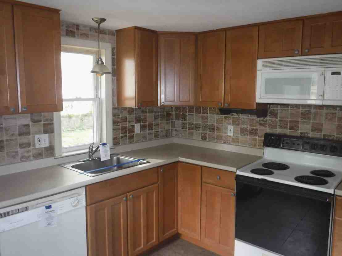 24 Largo RdWarwick, RI, 02888Kent County