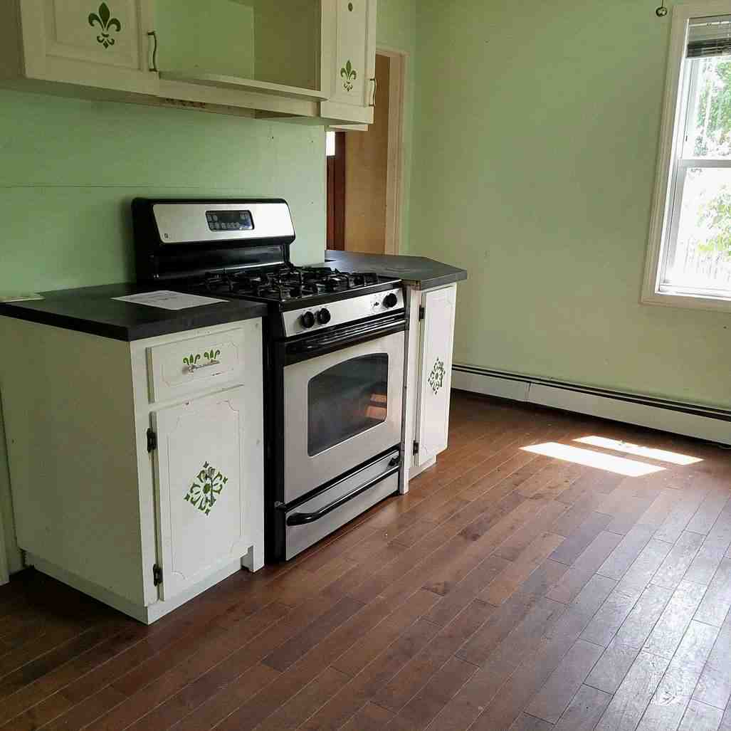 159 5th StEast Providence, RI, 02914Providence County
