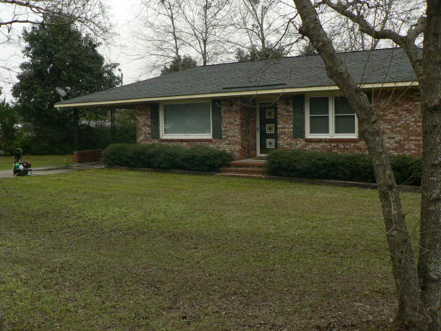 642 Robson, Manning, SC 29102
