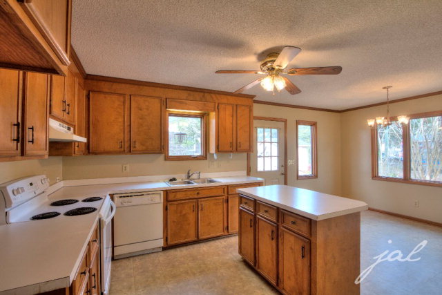 10 MARIGOLD CT, Sumter, SC 29150
