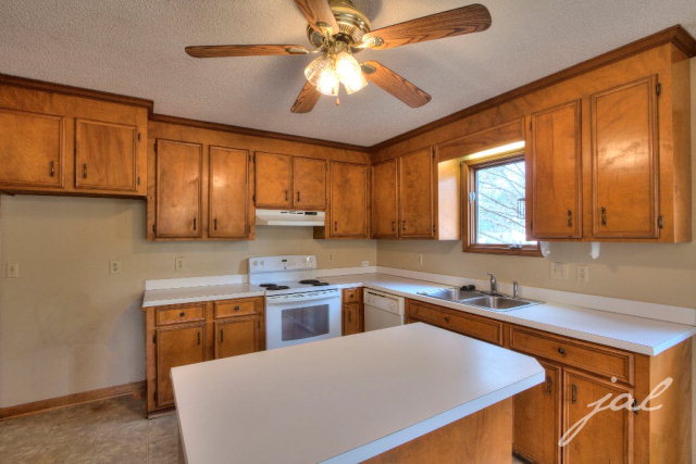 10 MARIGOLD CT, Sumter, SC 29150