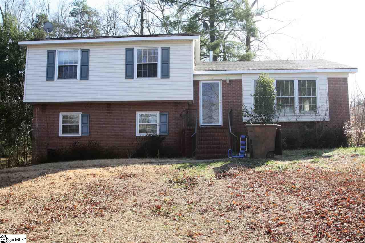 100 Lancer Court, Spartanburg, SC 29301