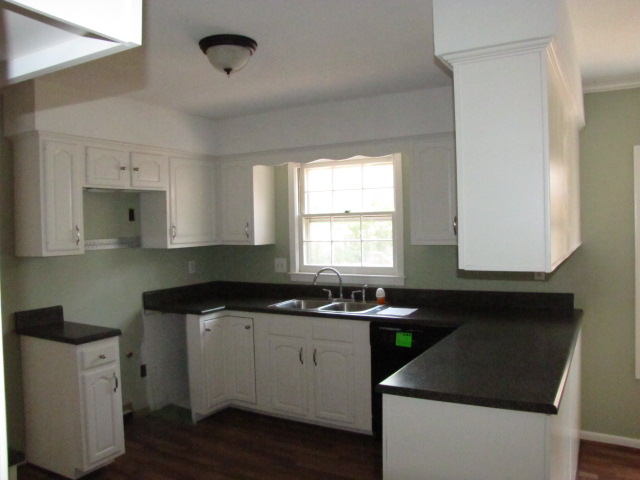 106 Runnymeade LnSpartanburg, SC, 29301Spartanburg County