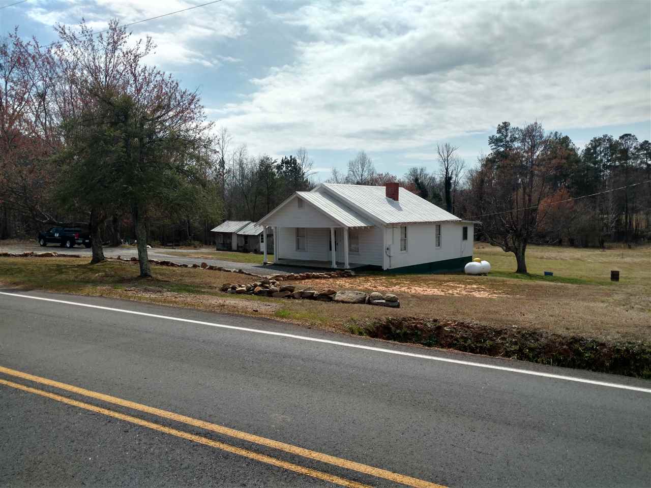 10615 New Cut Rd., Campobello, SC 29322