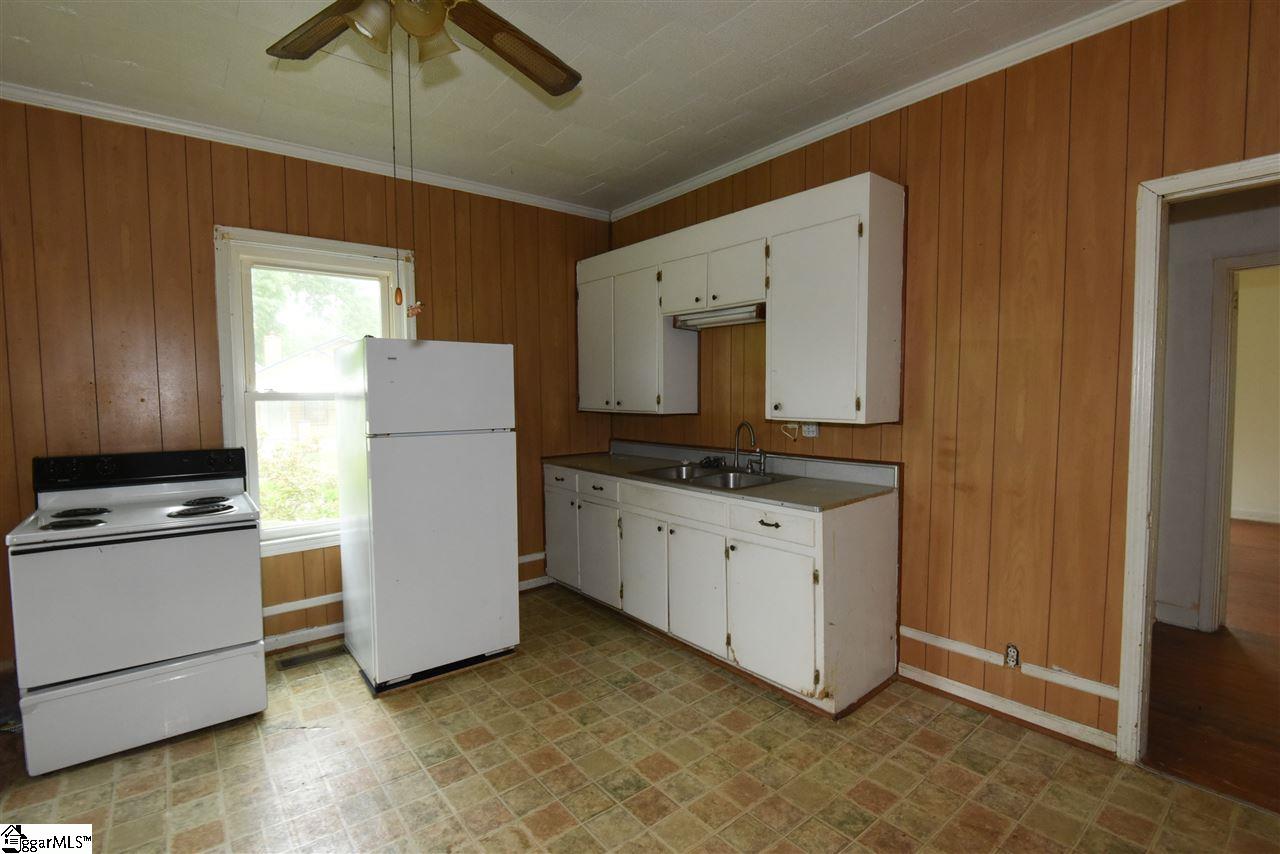 307 Gordon Street, Clinton, SC 29325