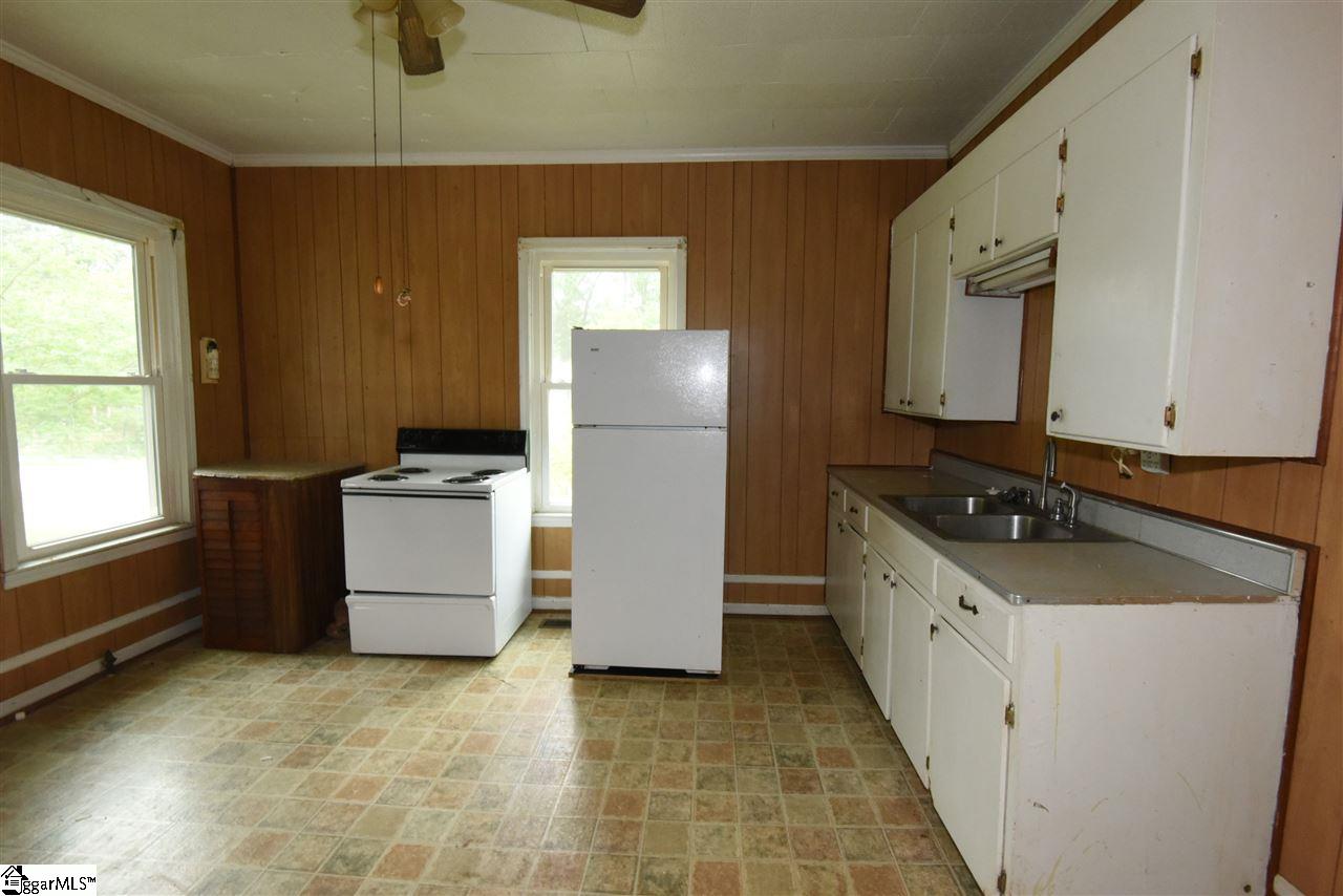 307 Gordon Street, Clinton, SC 29325