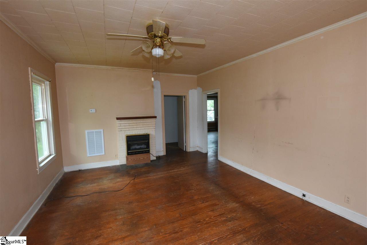 307 Gordon Street, Clinton, SC 29325