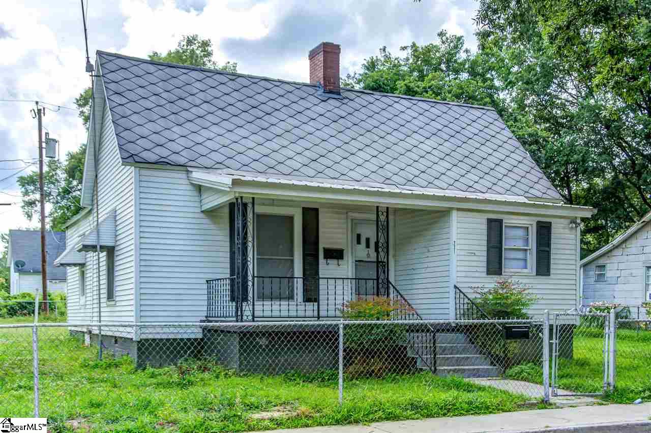 231 Oak Street, Clinton, SC 29325
