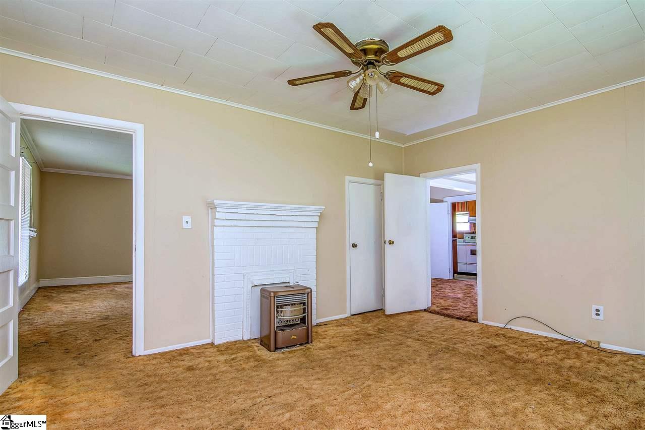 231 Oak Street, Clinton, SC 29325