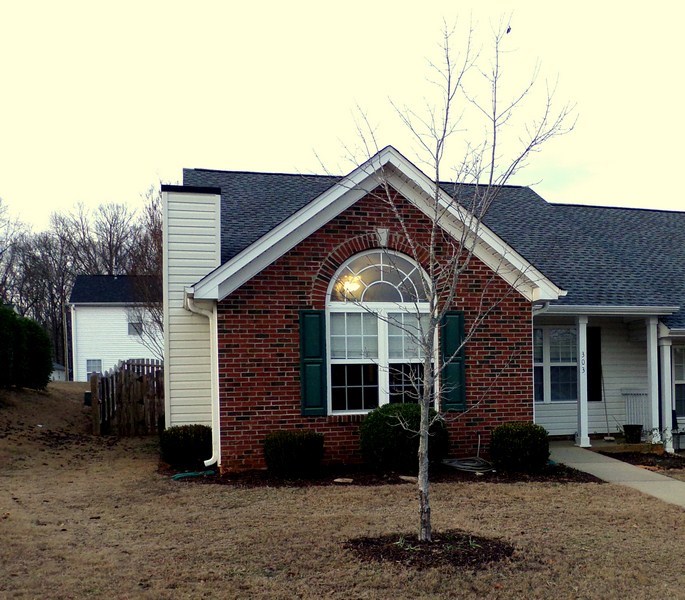 303 Weston Valley Drive, Moore, SC 29369