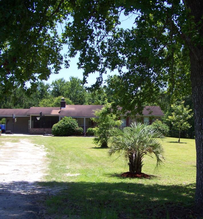 1575 Pynes Community Rd, Green Pond, SC 29481