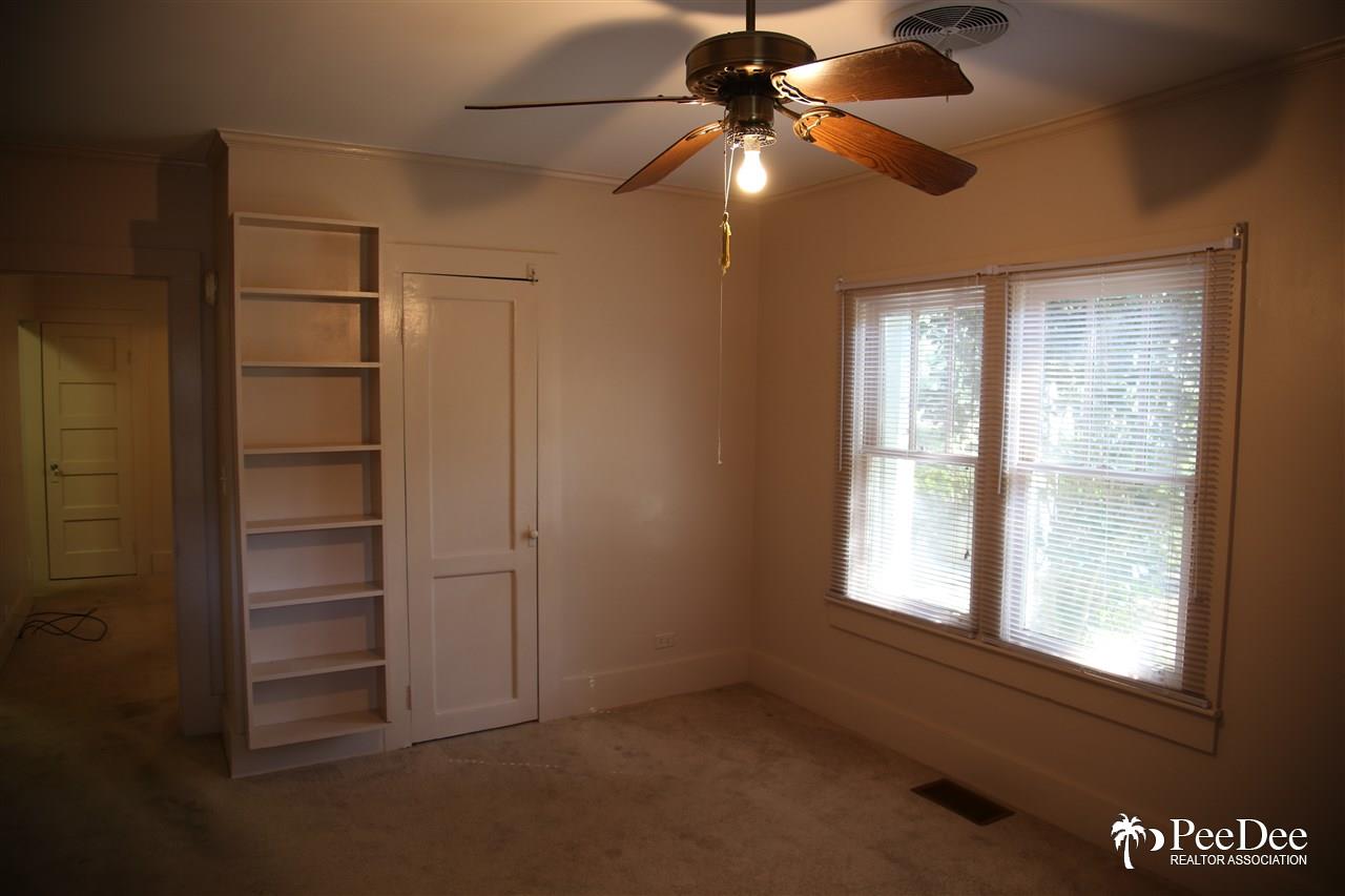 1409 W Carolina Ave, Hartsville, SC 29550