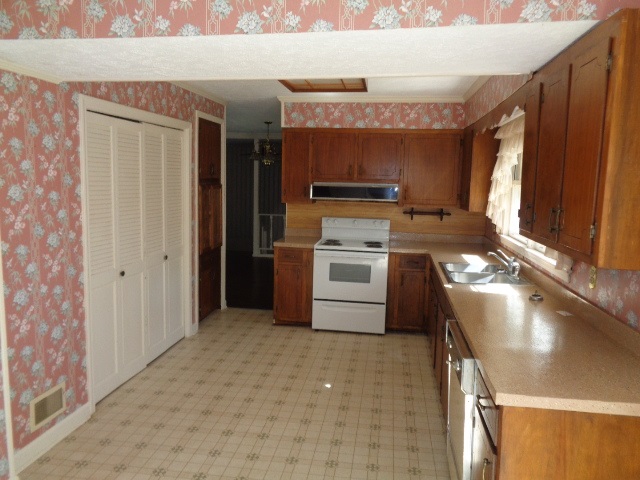 904 Allen Dr., Marion, SC 29571