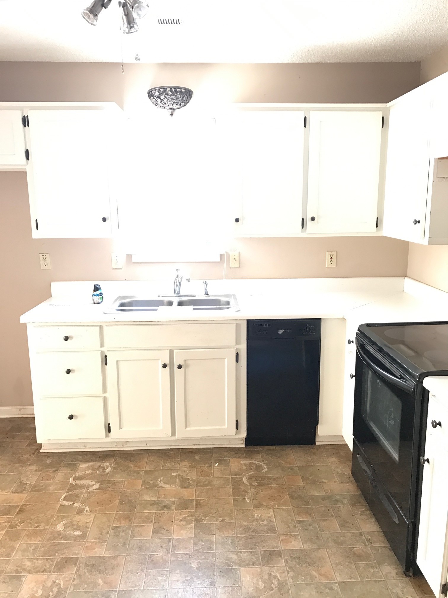 11 W Crossridge DrGreenville, SC, 29617Greenville County