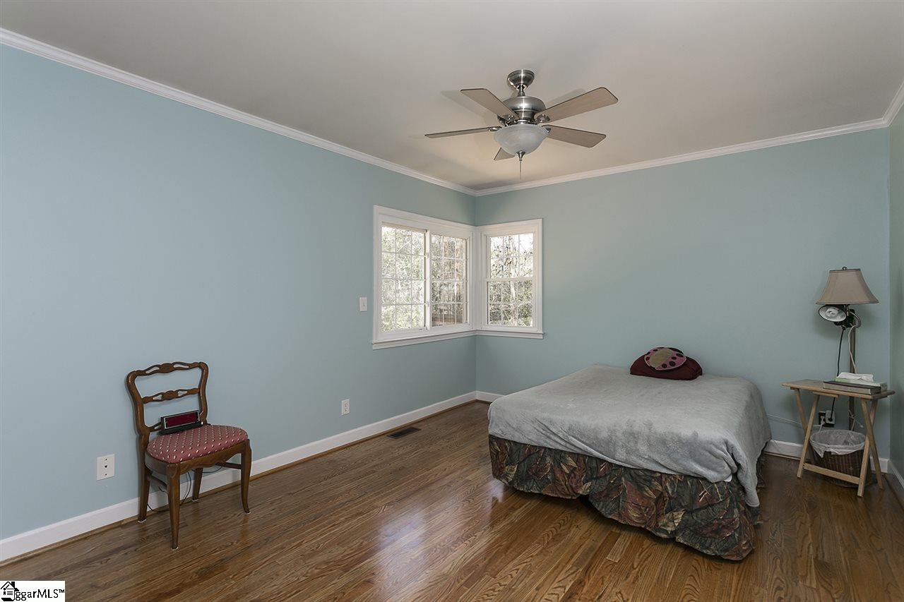 9 LAKEVIEW Drive, Greenville, SC 29617