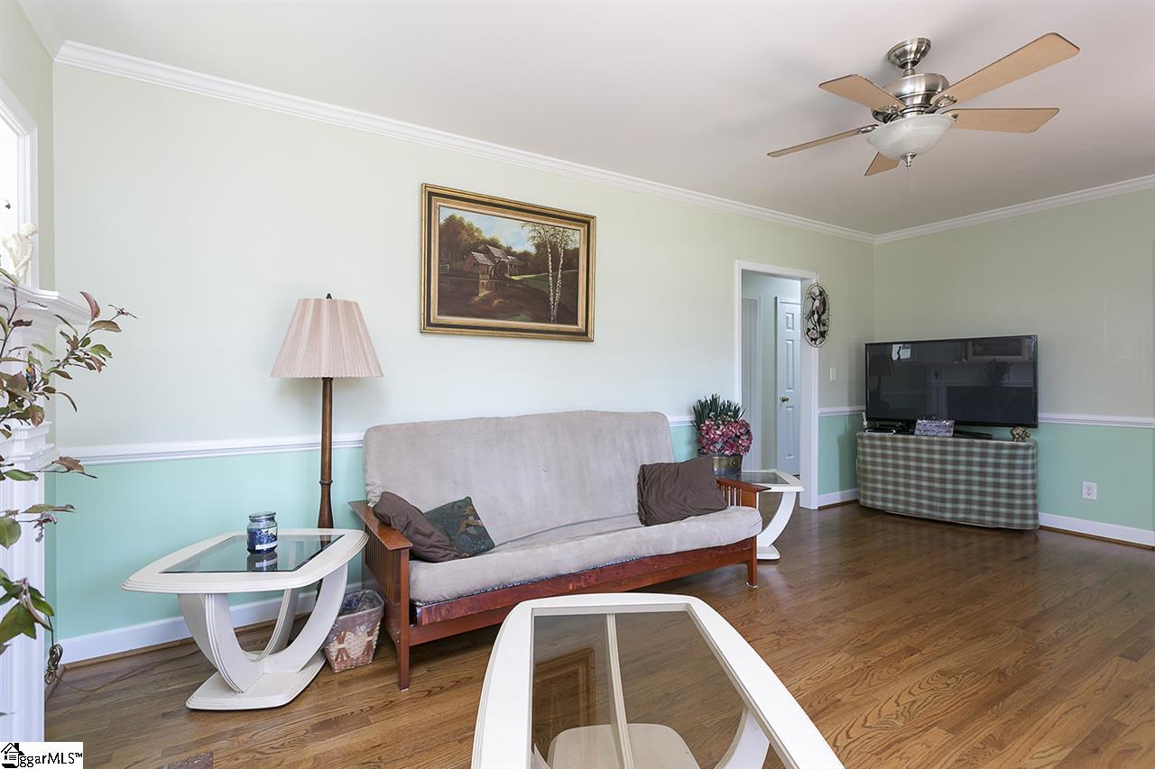 9 LAKEVIEW Drive, Greenville, SC 29617