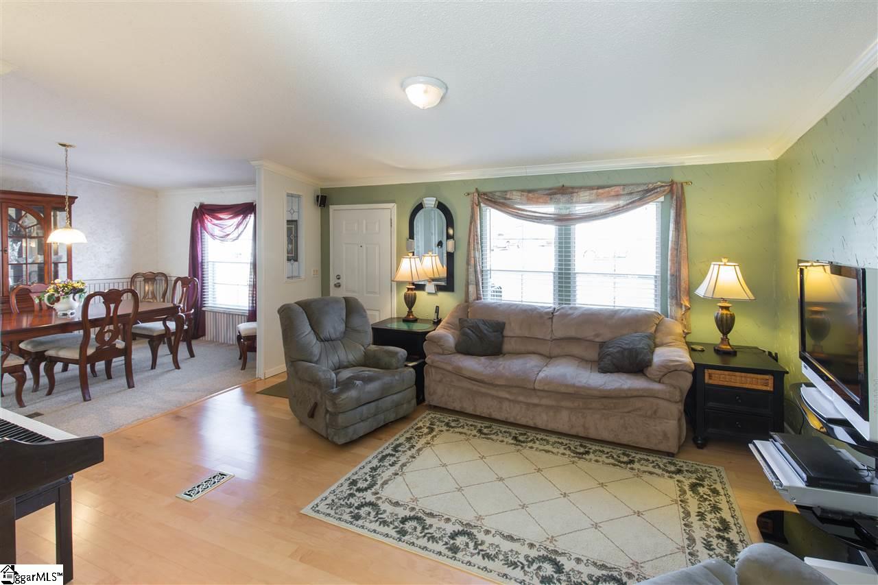 5 Barnhart Lane, Fountain Inn, SC 29644