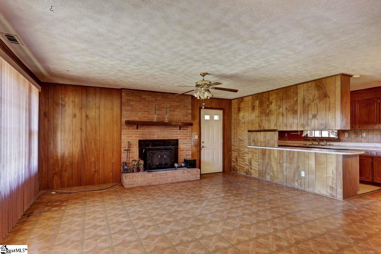 1182 N Old Laurens Road, Fountain Inn, SC 29644