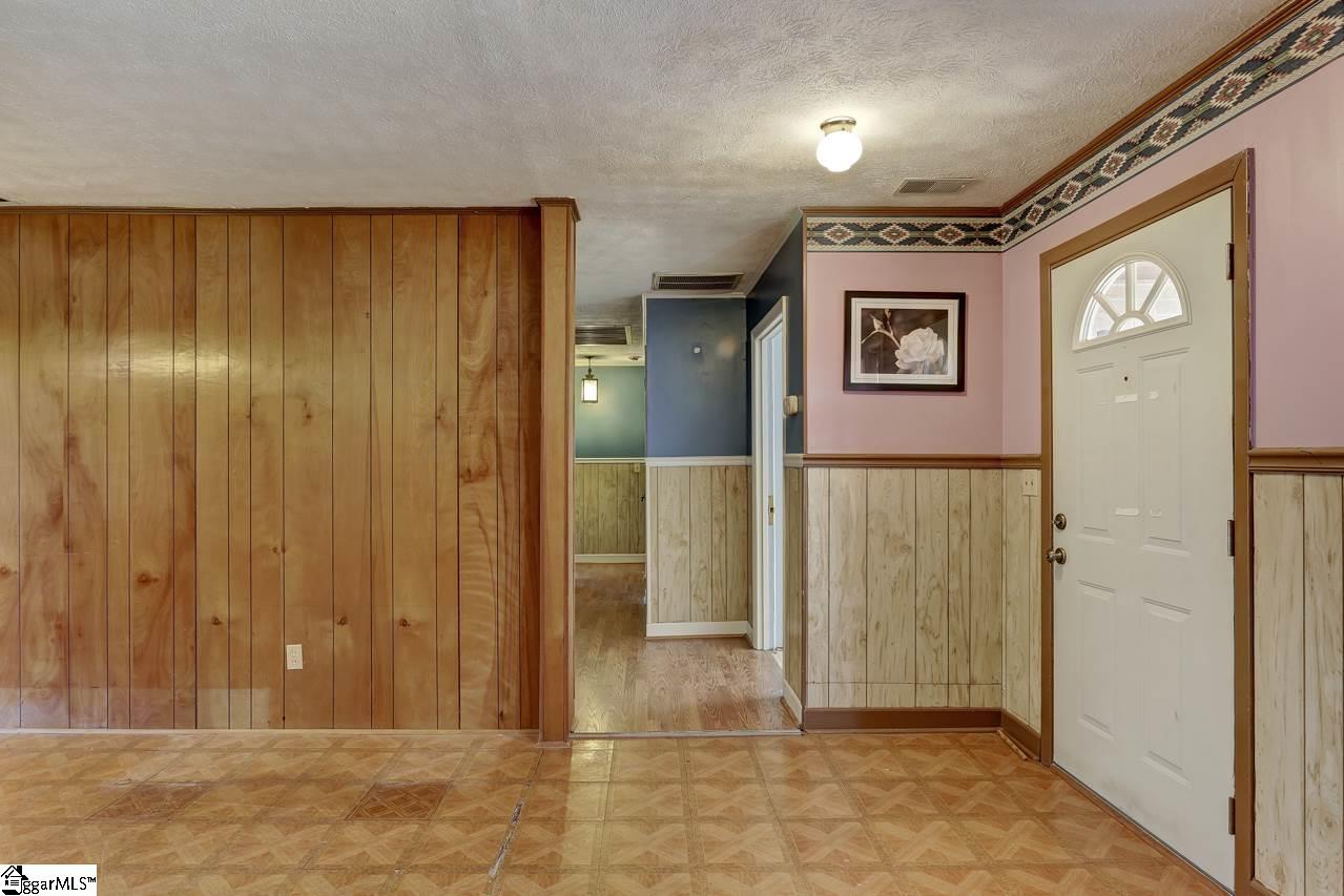 1182 N Old Laurens Road, Fountain Inn, SC 29644