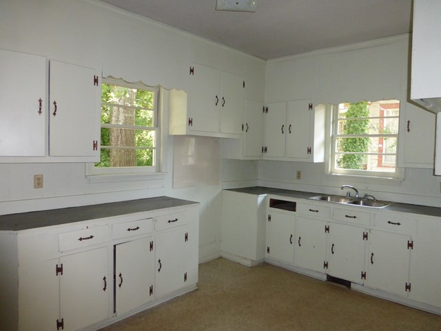 530 Cambridge, Greenwood, SC 29646