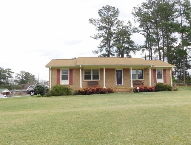 122 Manning Rd, Greenwood, SC 29649