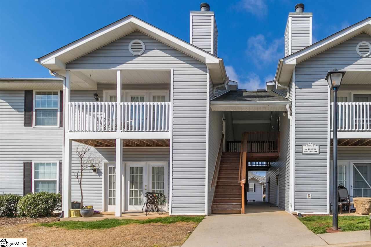 206 Pelham Square Way, Greer, SC 29650