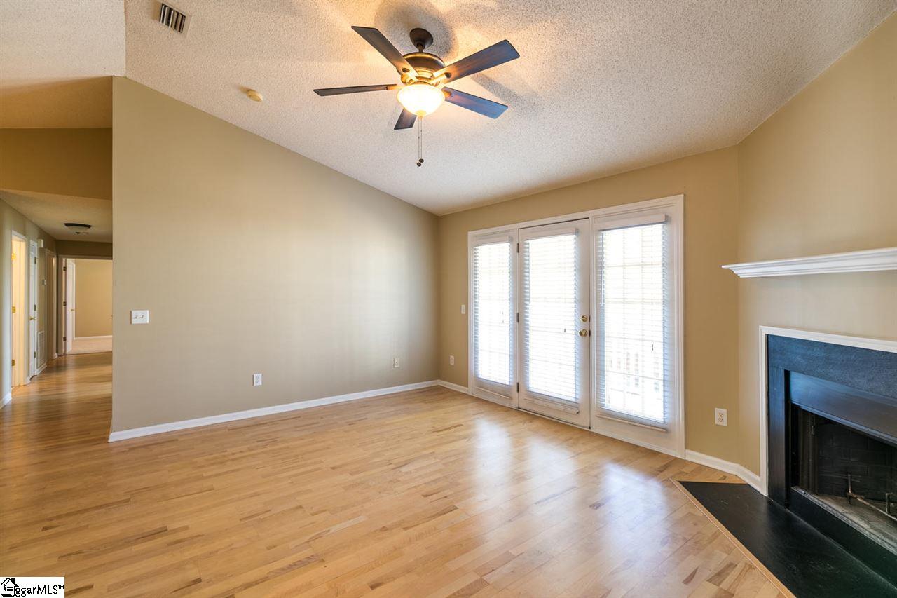 206 Pelham Square Way, Greer, SC 29650