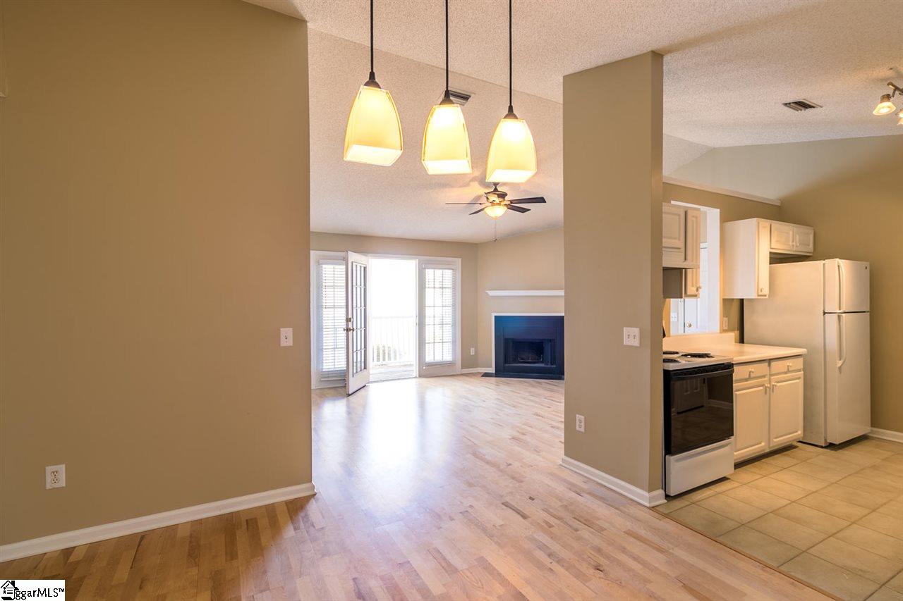206 Pelham Square Way, Greer, SC 29650