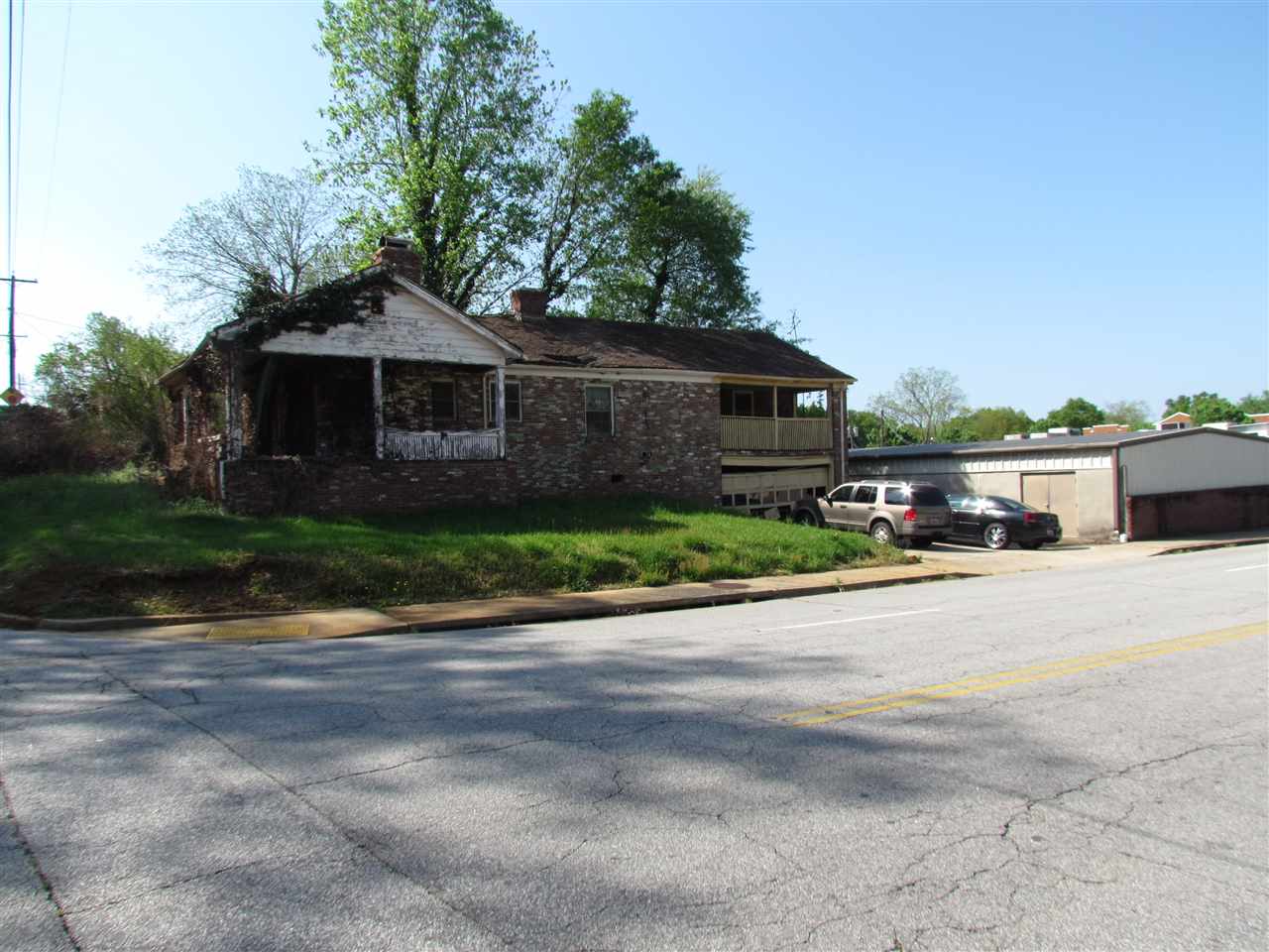 302/306 S Lewis, Pickens, SC 29671