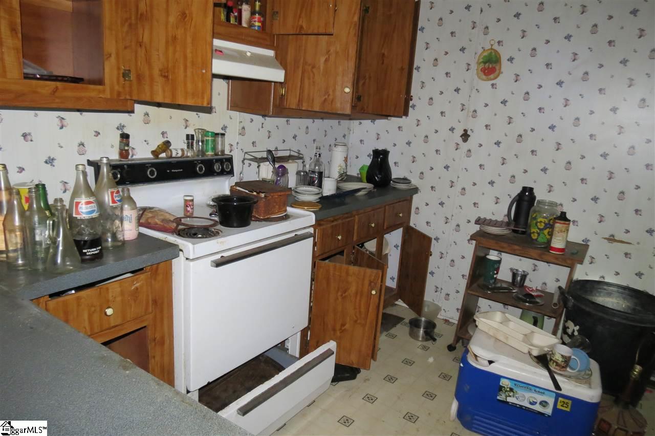 219 S Glassy Mountain Road, Pickens, SC 29671