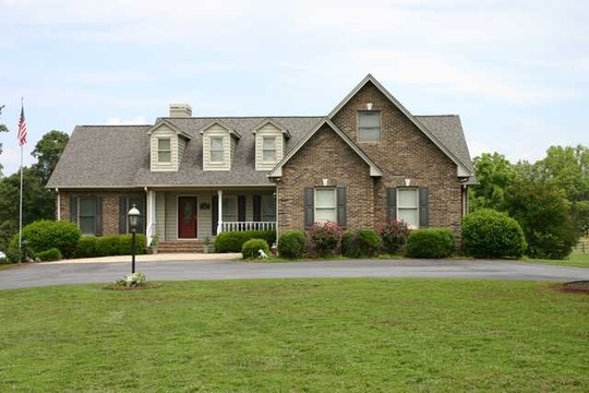 204 Elm Dr