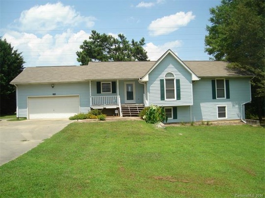 905 Loganberry Lane