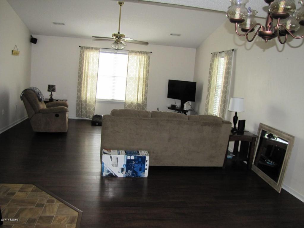 328 W Palmetto Ave, Varnville, SC 29944
