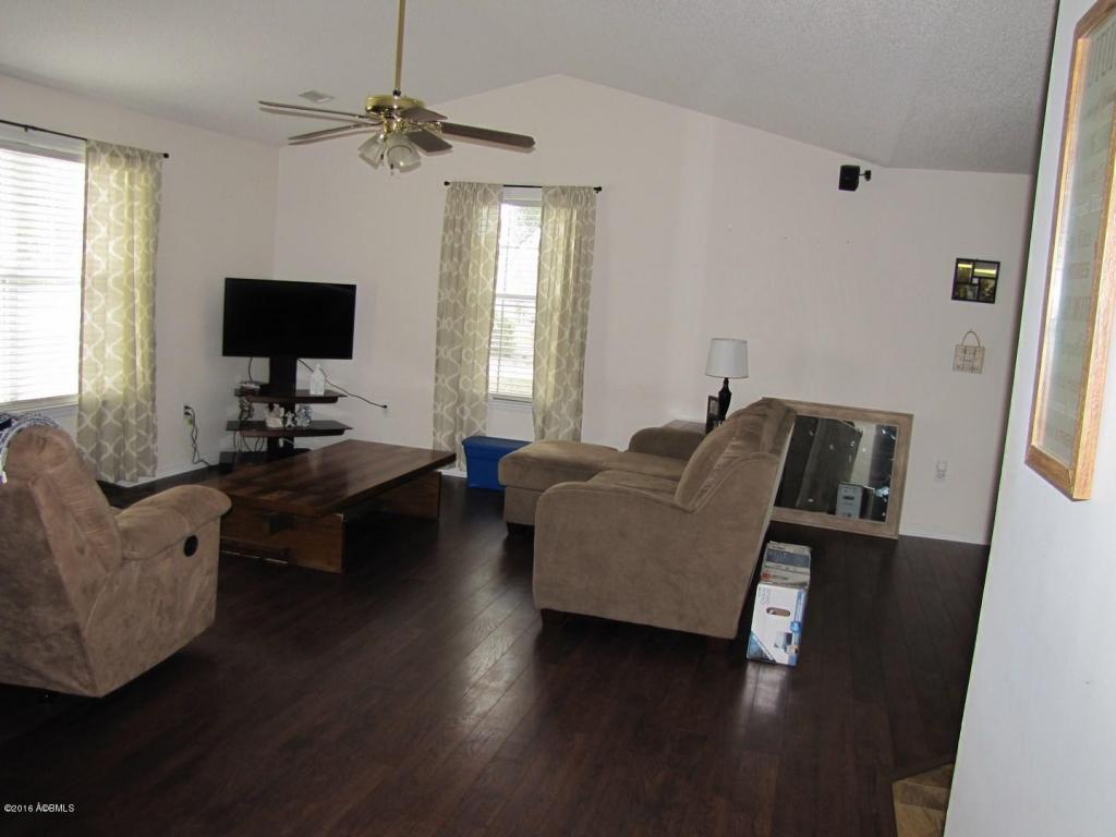 328 W Palmetto Ave, Varnville, SC 29944