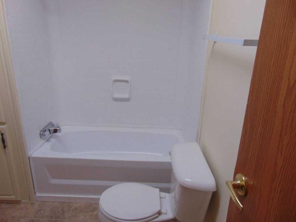 Silver Glen Manufactured Home Community 802 S. Topaz PlaceSioux Falls, SD 57106