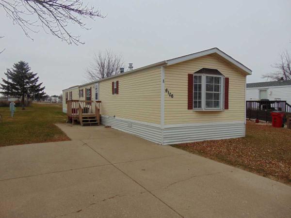 Silver Glen Manufactured Home Community 6106 W.GOLDEN PLSioux Falls, SD 57106