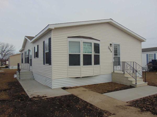 Silver Glen Manufactured Home Community 915 SunburstSioux Falls, SD 57106
