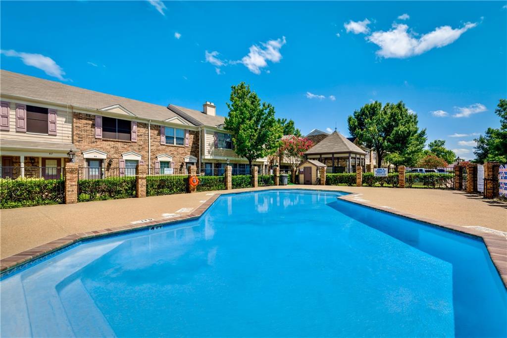 637 Carriagehouse LN J2, Garland, TX 75040