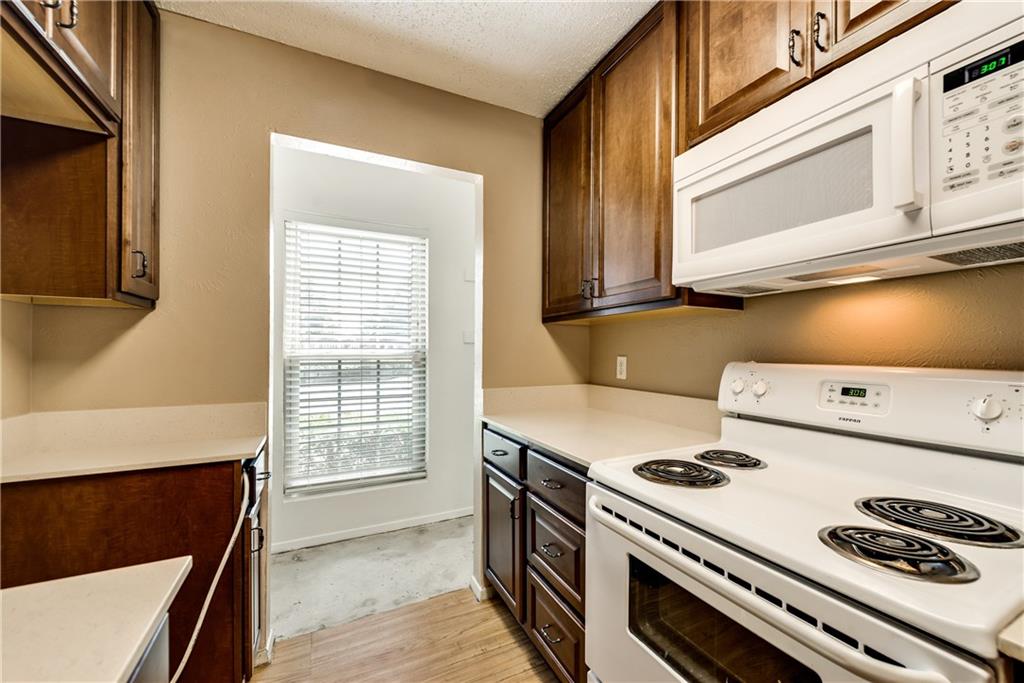637 Carriagehouse LN J2, Garland, TX 75040