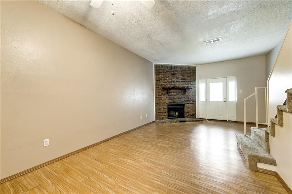 637 Carriagehouse LN J2, Garland, TX 75040