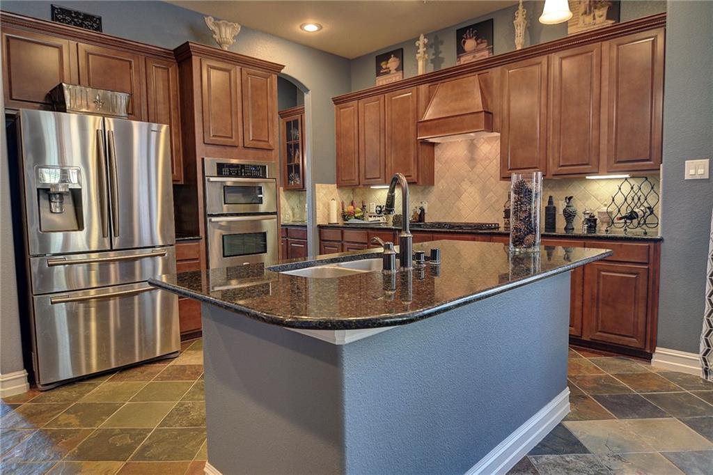 528 Castlewood DR, McKinney, TX 75071