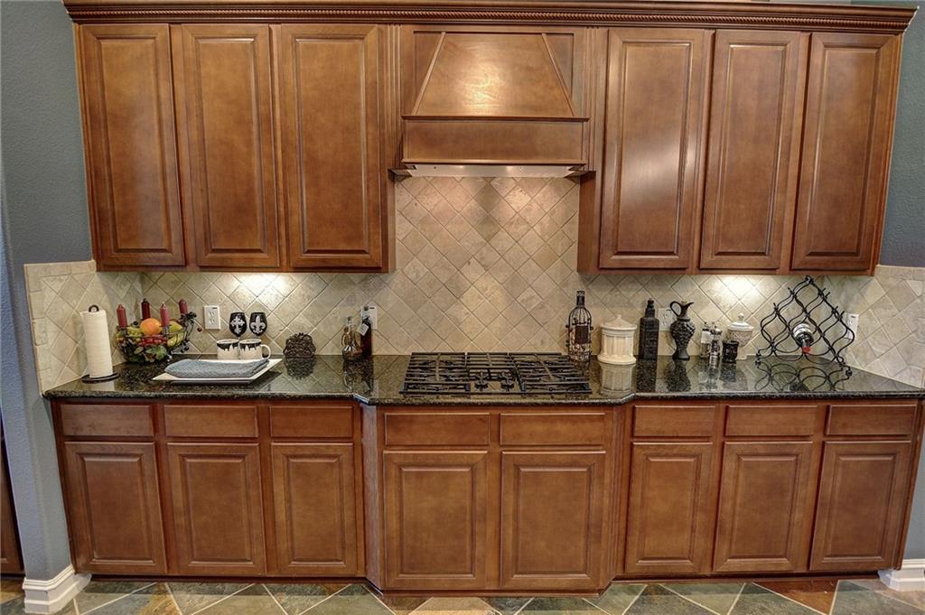 528 Castlewood DR, McKinney, TX 75071