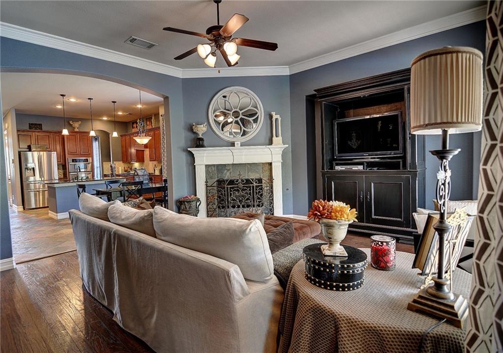 528 Castlewood DR, McKinney, TX 75071