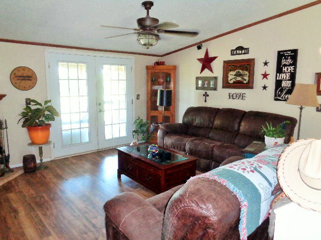 8205 Bandera, Kaufman, TX 75142