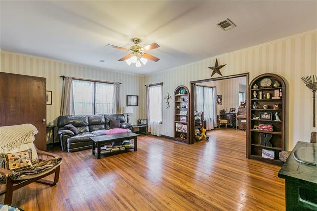 211 SW 3rd St, Kerens, TX 75144