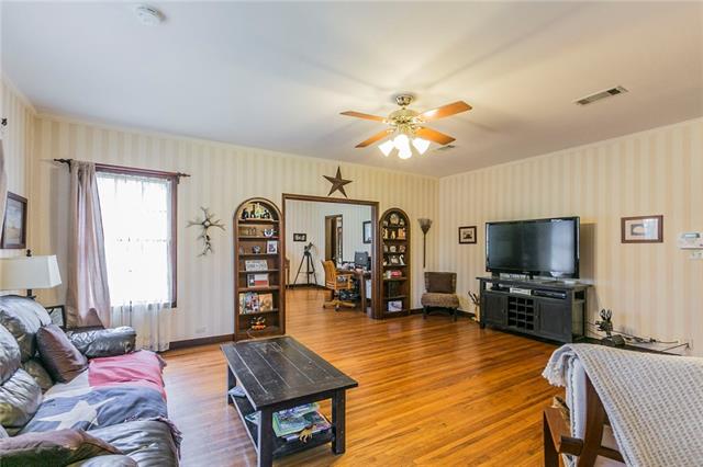 211 SW 3rd St, Kerens, TX 75144