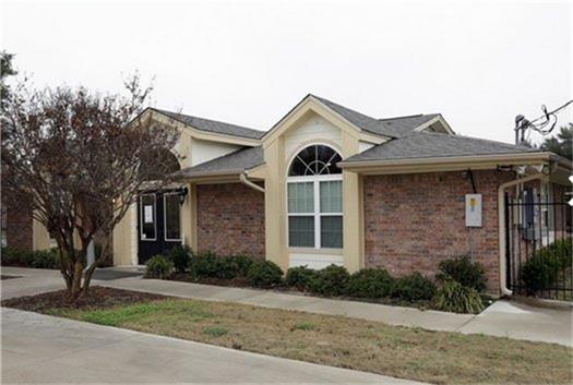 209 S Grand Avenue, Mabank, TX 75147