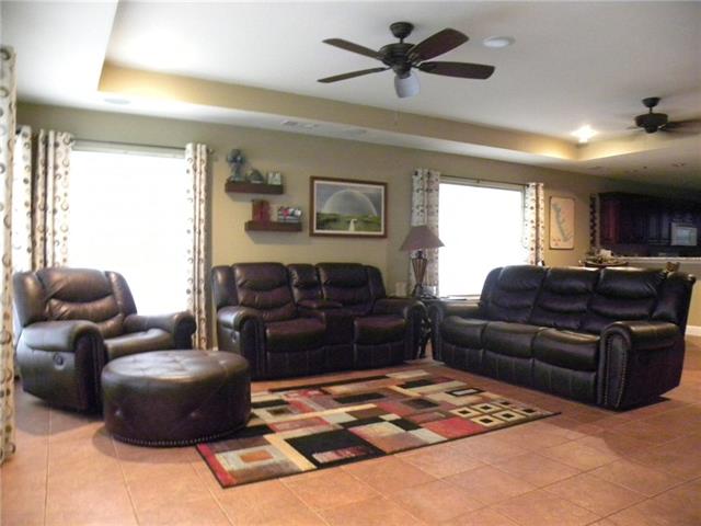 174 Memorial Drive, Gun Barrel City, TX 75156
