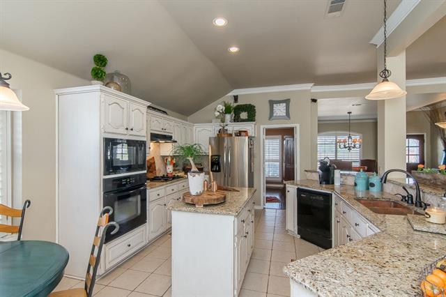 335 Meadow View Drive, Lavon, TX 75166
